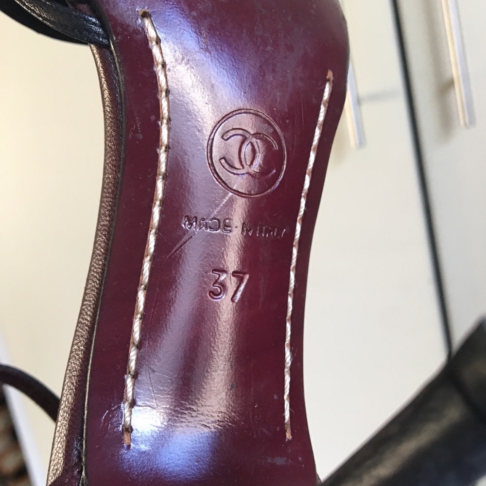 Vintage Chanel heels - Picture 7 of 8